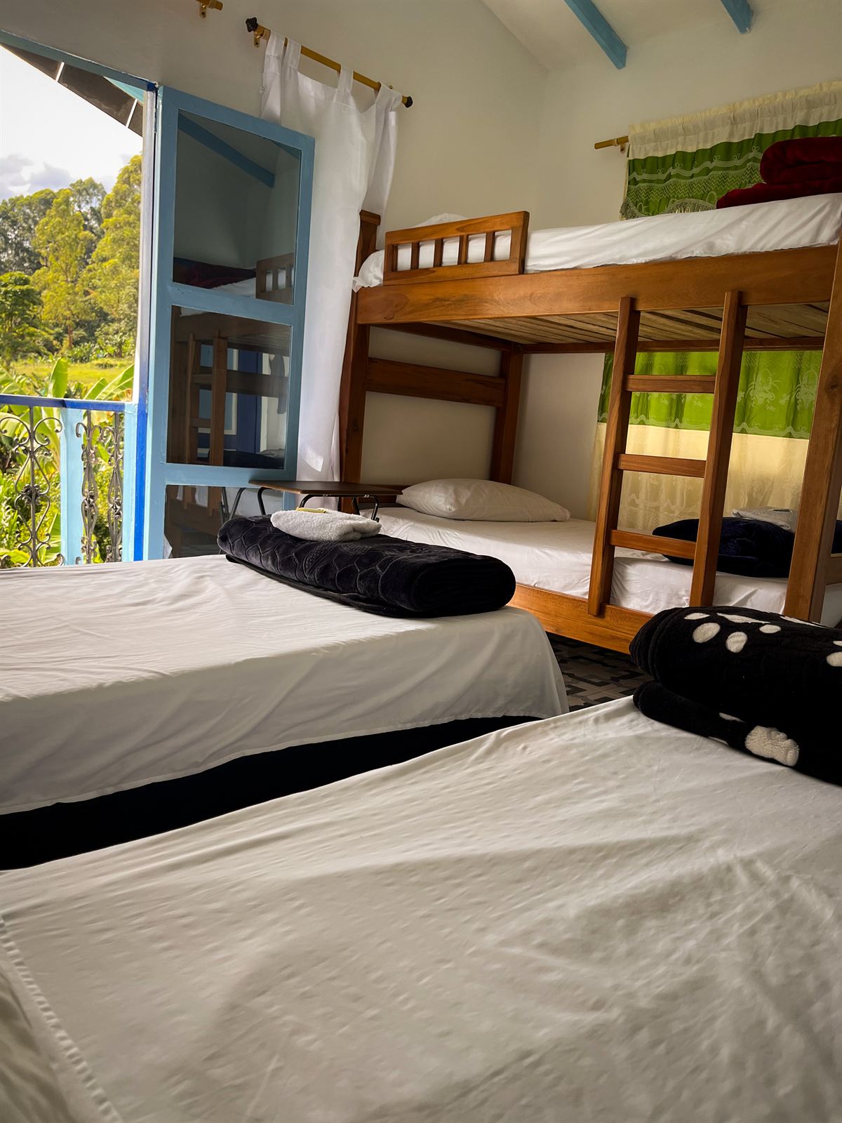 Dormitorio Backpacker — 4 camas · baño compartido