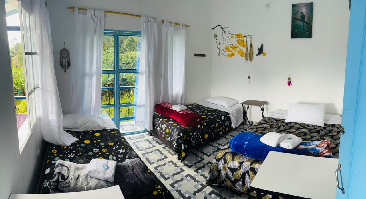 Dormitorio Backpacker — 4 camas · baño compartido